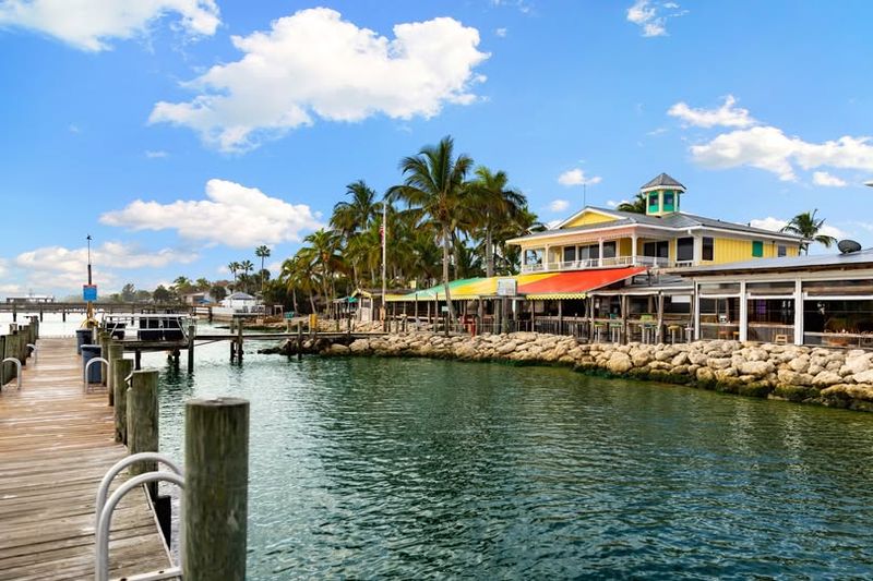 Captain Hiram's Sandbar, Sebastian