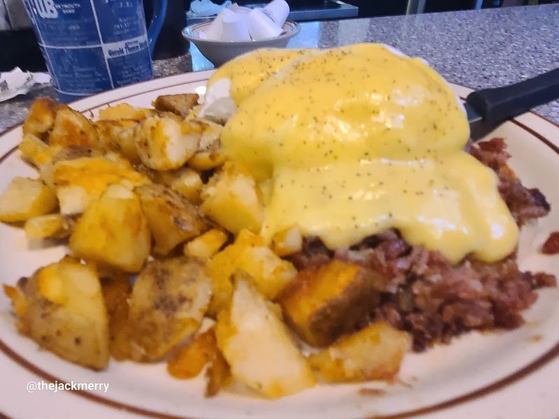 Hash Benedict with Corned Beef
