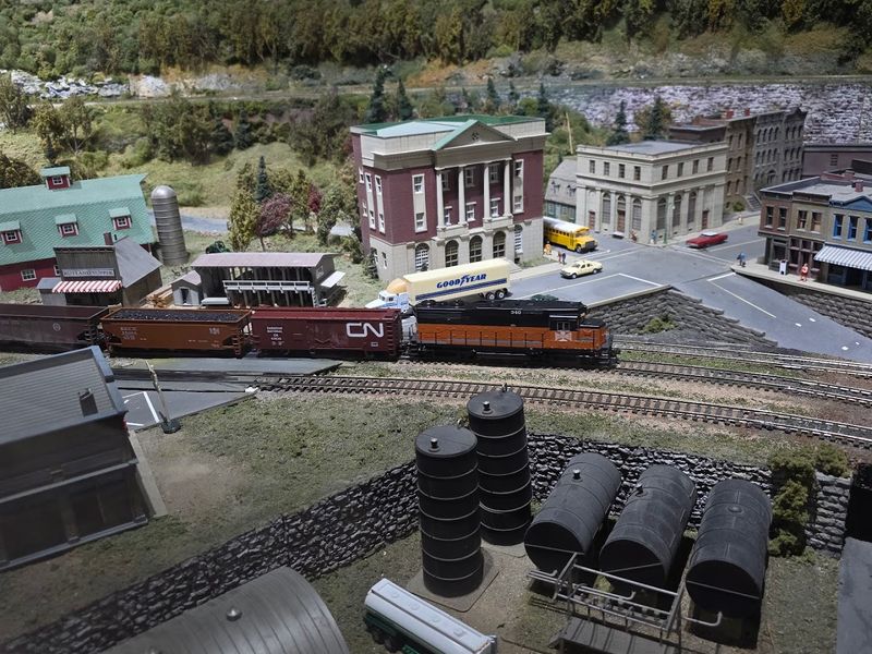 The HO-Scale Model Railroad Layout You Can Operate Yourself