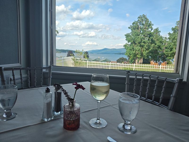 The Lakeside Restaurant & Tavern