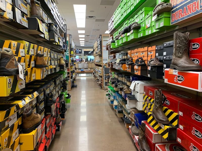 How To Score Outlet Deals Without Wasting Time