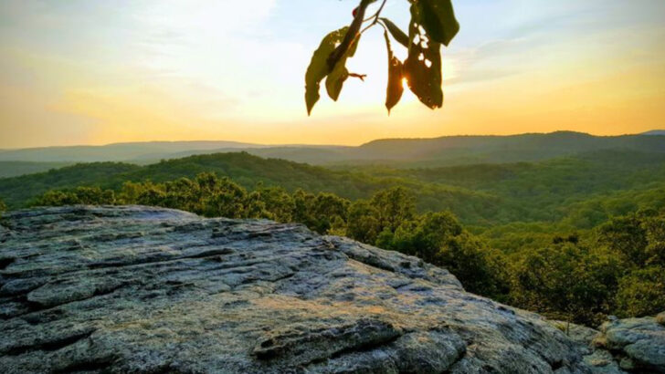 The Most Breathtaking Sunrise In Illinois Happens On Top Of 320-Million-Year-Old Rock Formations