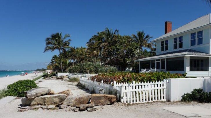 The Old Florida Gulf Coast Road Trip Where Every Stop Feels Like a Postcard From Another Era