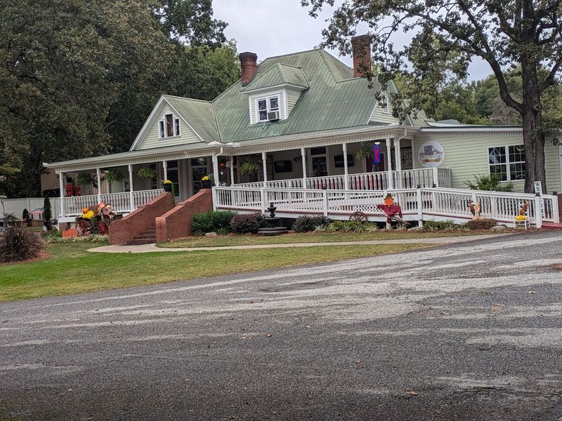 How to Plan the Perfect Visit to The Carriage House Buffet