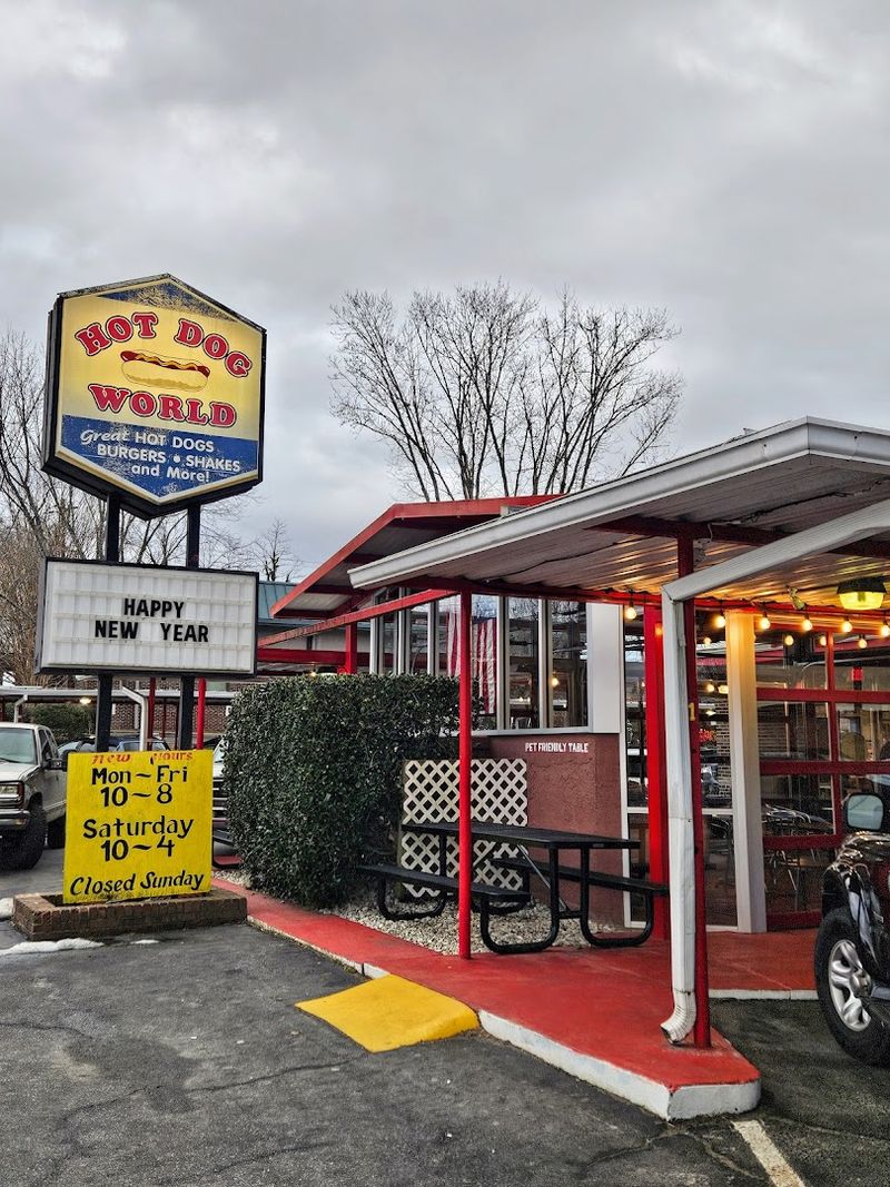 Hot Dog World &ndash; Hendersonville, NC
