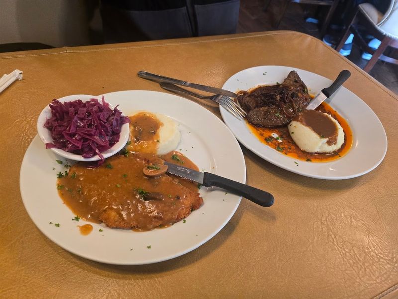 Jager Schnitzel And Mushroom Gravy