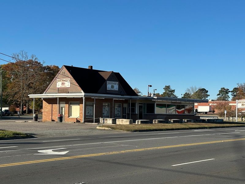 Why Johnson's Drive-In Is Worth the Drive from Anywhere