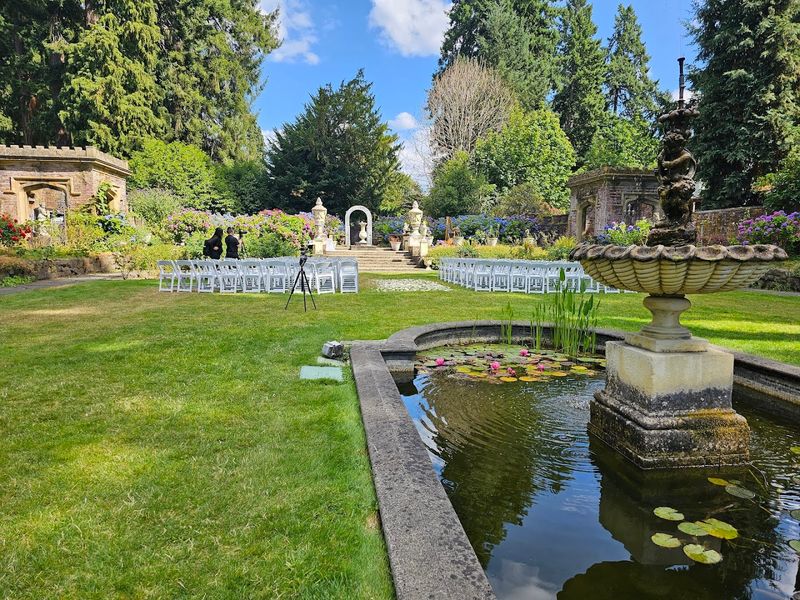 Lakefront Setting and English Gardens