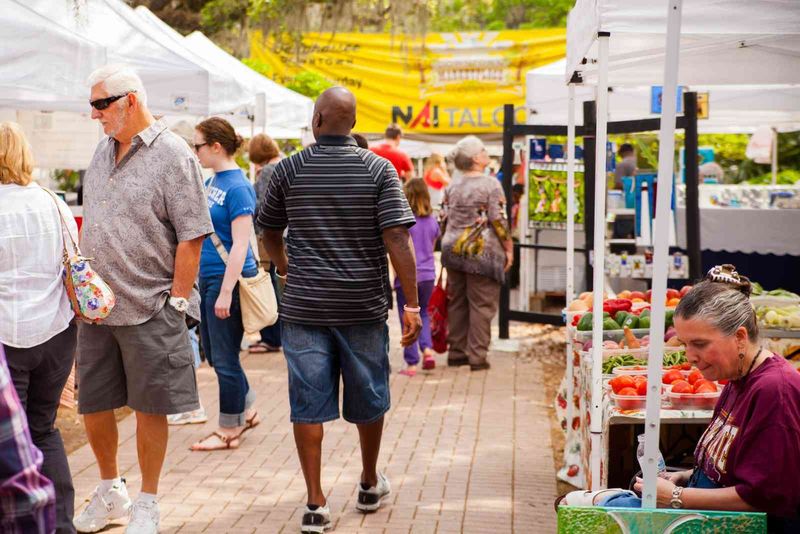 The Farmers Markets and Local Shopping That Keep Dollars in the Community