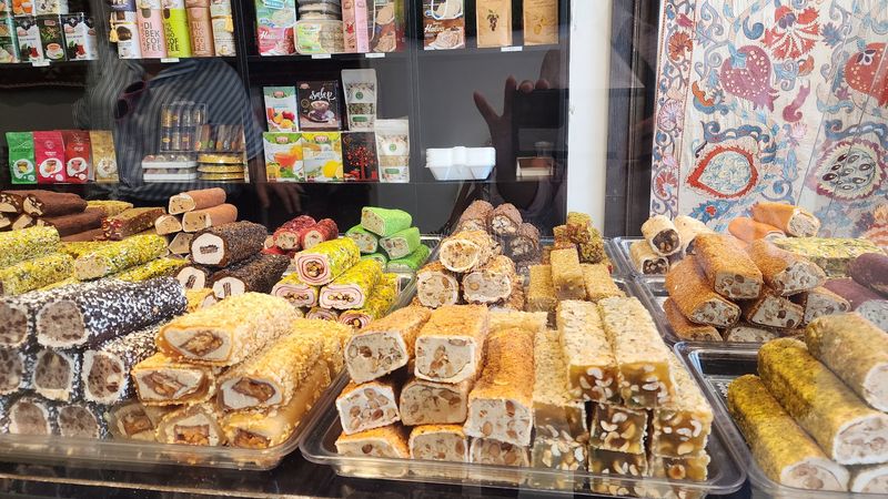 Osmanlizadeler Baklava's Authentic Turkish Experience