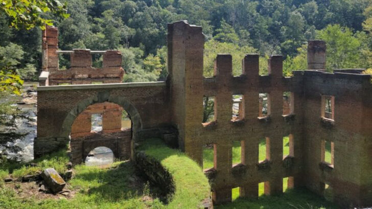 This 2-Mile Georgia Trail Leads to Abandoned Mill Ruins Along a Scenic Creek