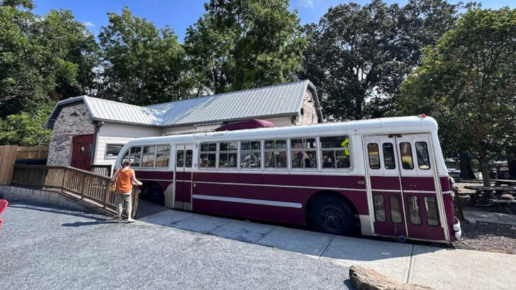 This Georgia Burger Stop Turns a Vintage Bus Into One of the State’s Most Unique Eats