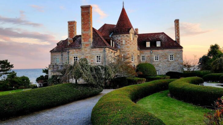 This Historic Seaside Town in Massachusetts Still Feels Like a New England Time Capsule