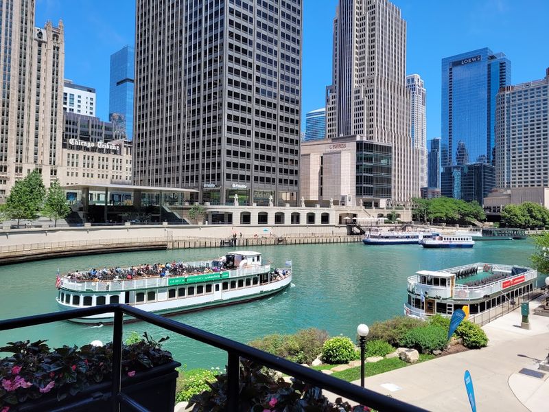 How to navigate the 1.25 mile Chicago Riverwalk