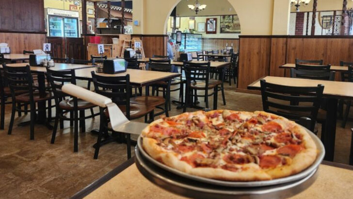 This Low-Key North Carolina Spot Quietly Serves Some Of The Region’s Best Thin-Crust Pizza