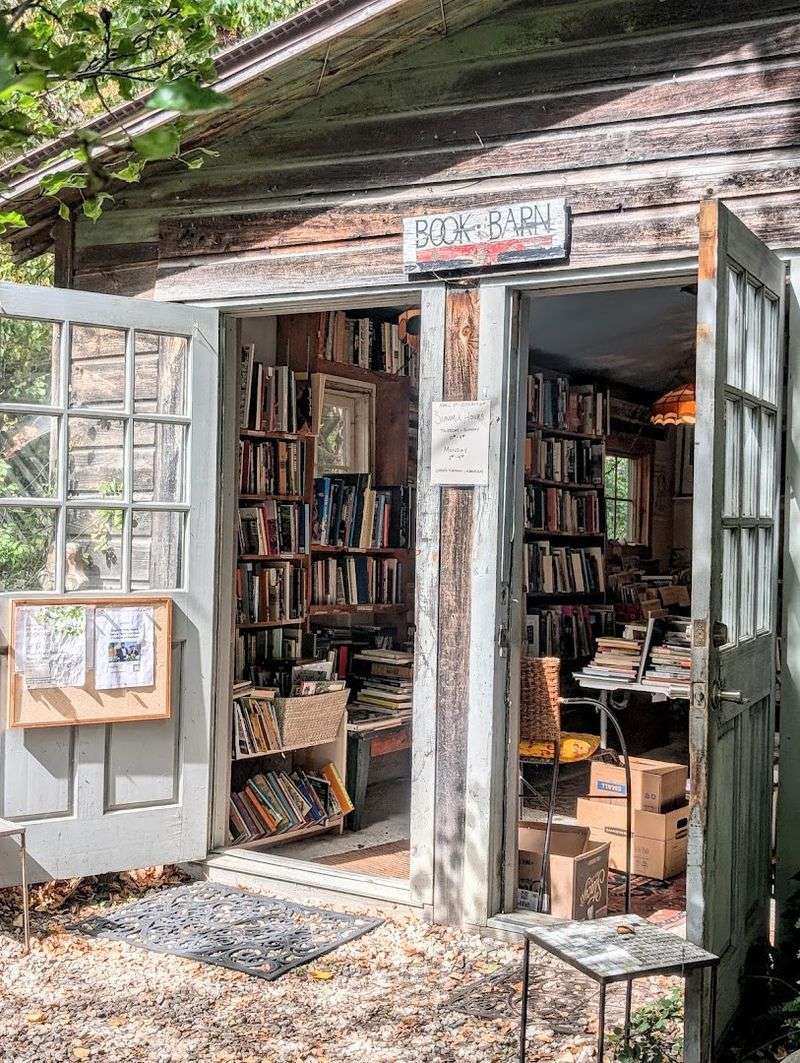 First Impressions And Atmosphere