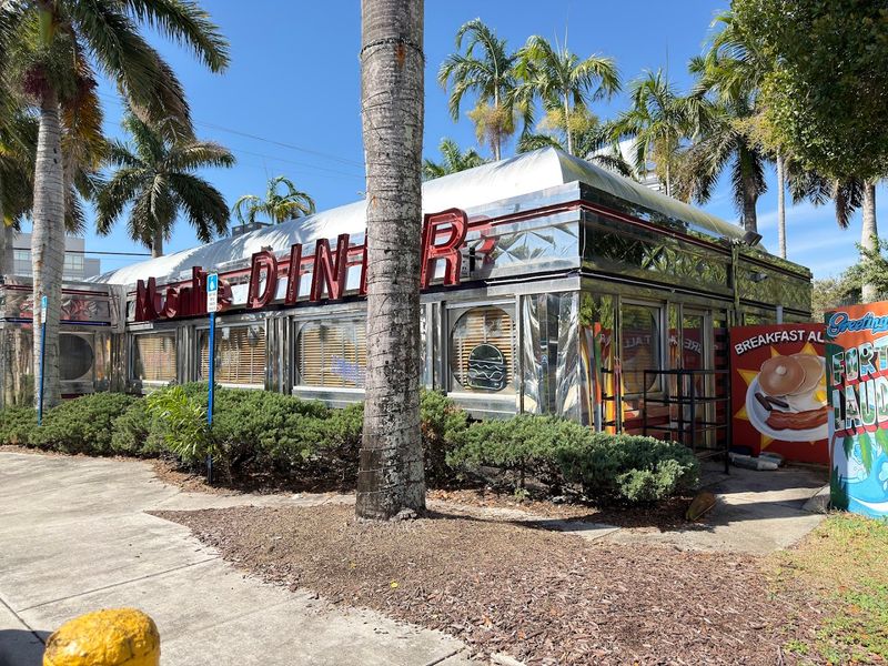 A Retro Time Capsule on Federal Highway