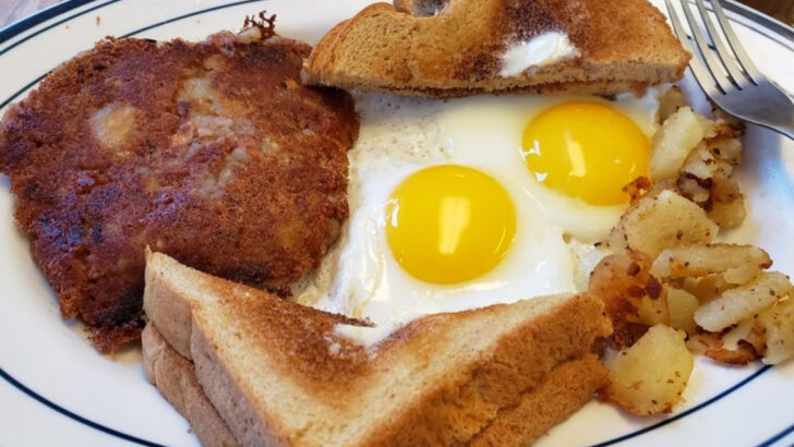 This Old-School Rhode Island Diner Serves Breakfast That Feels Like It Came From Your Own Kitchen