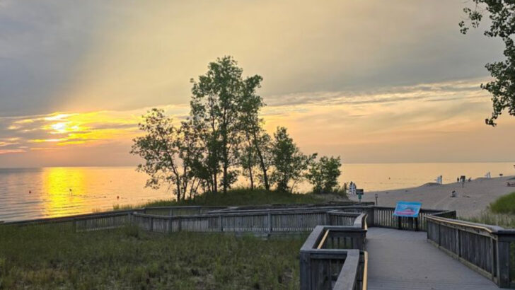 This Peaceful Sandy Shore in New York Might Be the State&rsquo;s Prettiest Beach
