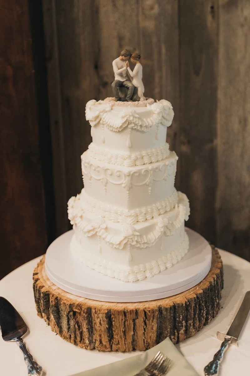 Custom Wedding Cakes and Tastings