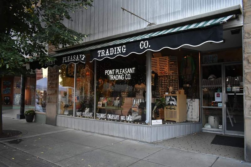 Main Street Shops and Eateries