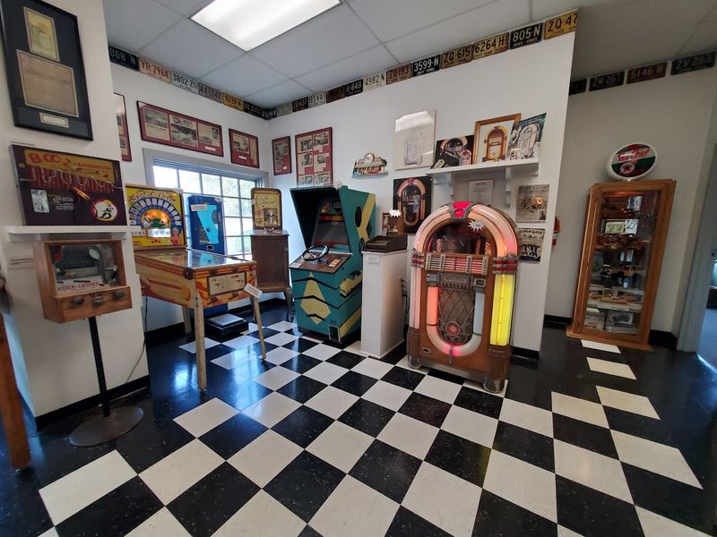 Working Vintage Slot Machines And Arcade Games