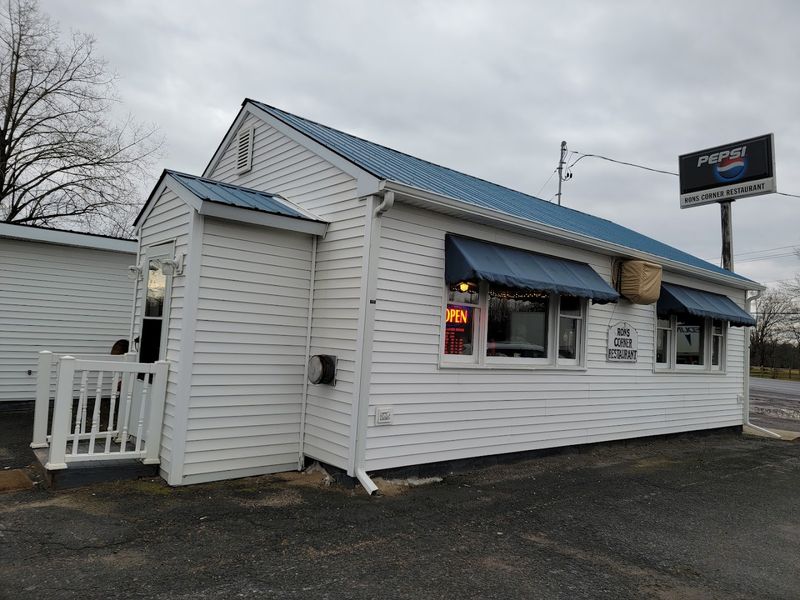 A Classic Diner Experience Worth Driving Hours to Find