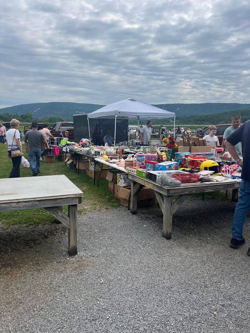 Friendly Vendor Atmosphere and the Joy of Haggling