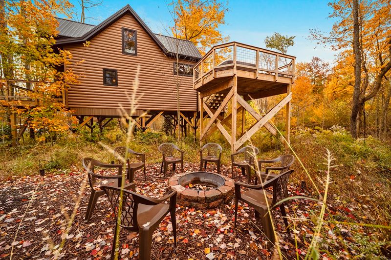 Lake Erie Treehouses