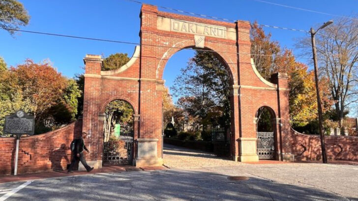 11 Haunted Places in Georgia That Are Genuinely Creepy and Open to Visitors