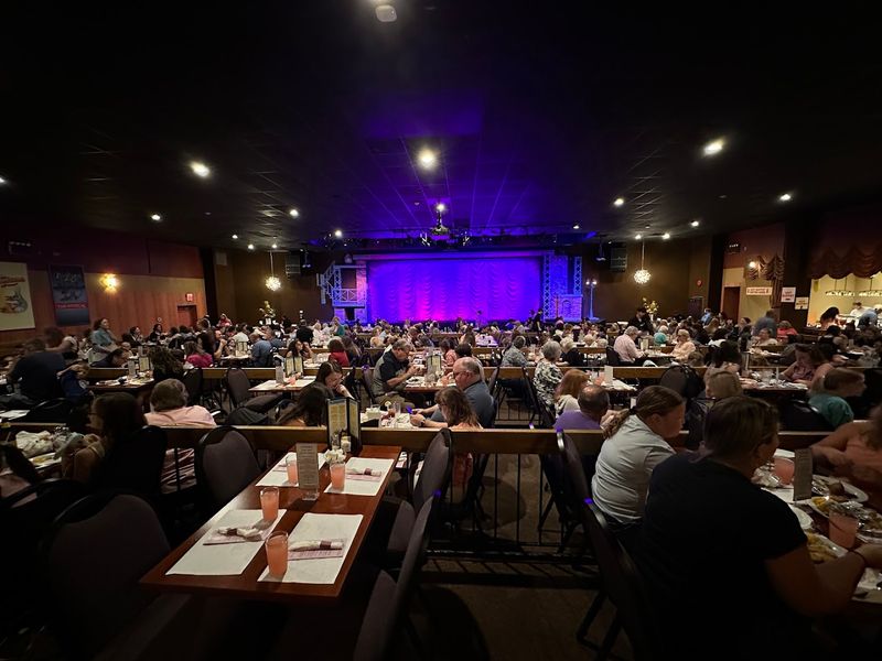 Dutch Apple Dinner Theatre (Lancaster)