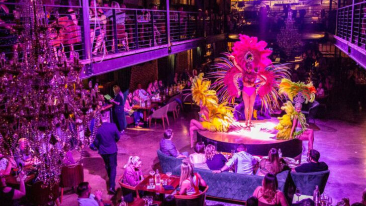 12 Pennsylvania Dinner Theaters Where The Evening Comes With Plates, Performers, And Plenty To Talk About