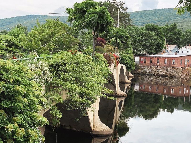 Shelburne Falls — A Bridge Covered in Flowers and a River Worth Watching