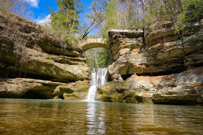 Hocking Hills State Park: Sandstone Cliffs and Waterfall Trails in Full Bloom