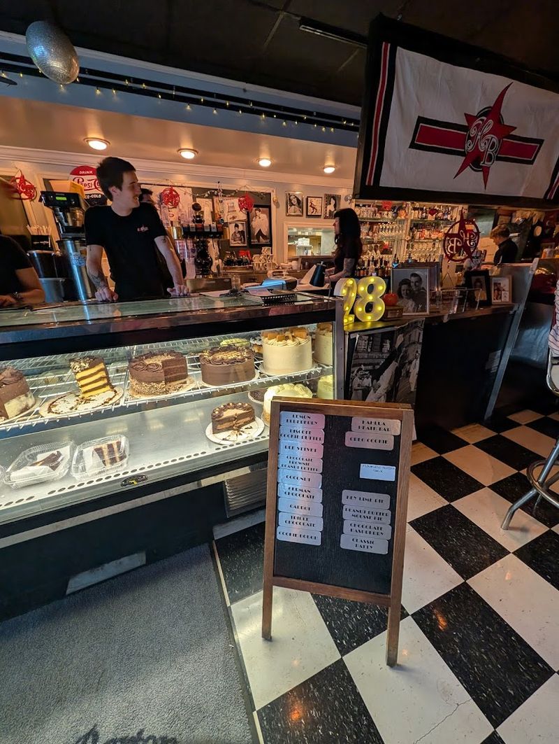 Hayes Barton Caf&eacute; & Dessertery
