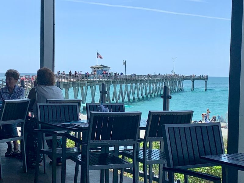 Sharky&rsquo;s On the Pier