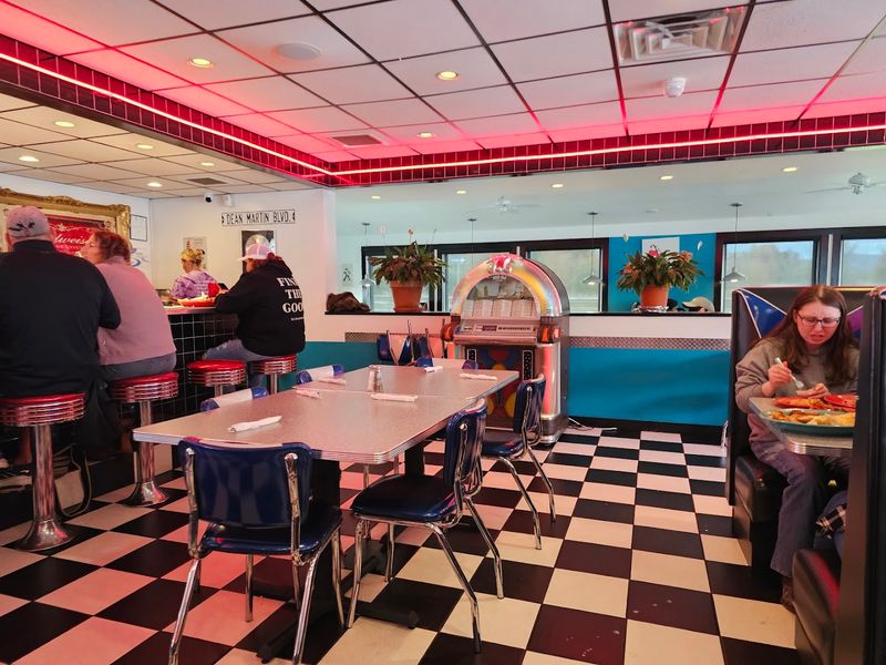 The Iconic 1950s-Style Decor That Turns Back the Clock