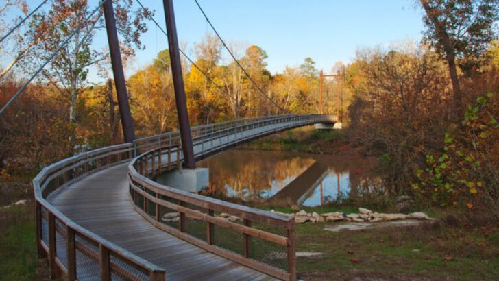 A 33-Mile North Carolina Trail Turns A Raleigh Bike Ride Into A Riverfront Day Trip