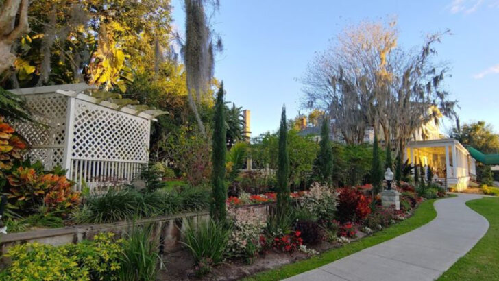 A Century-Old Lakeside Inn in Florida Has Been Welcoming Travelers Since 1883