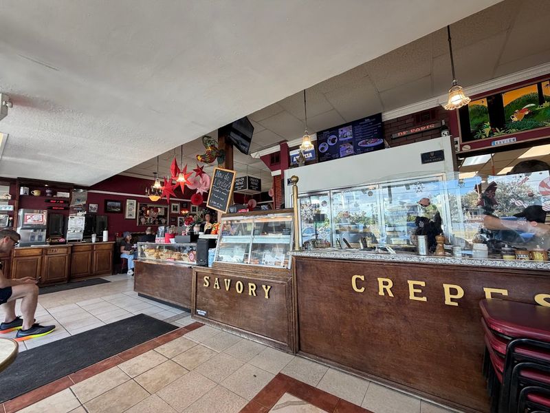 A Cozy, Parisian-Style Atmosphere