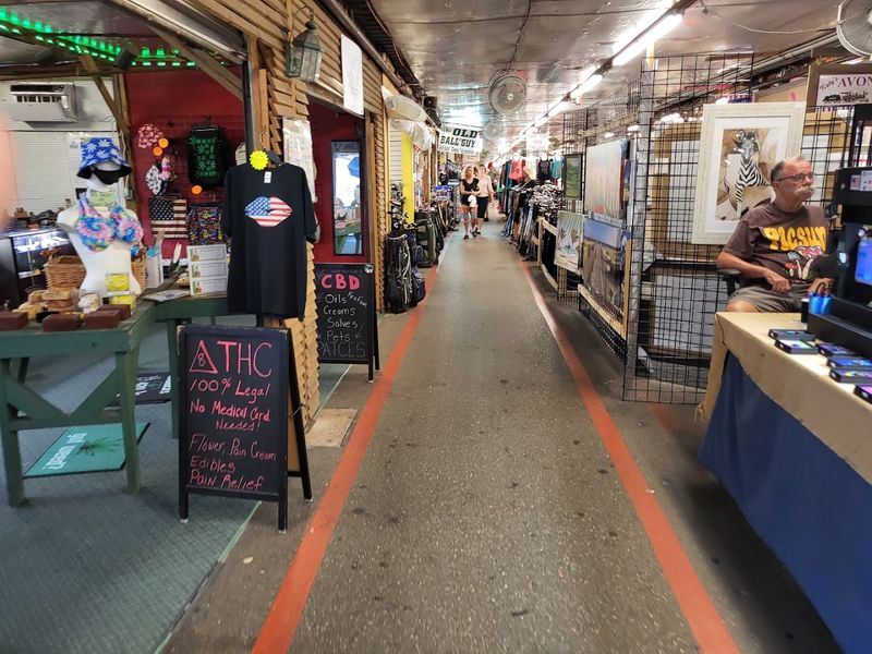 400,000 Square Feet of Browsing Space