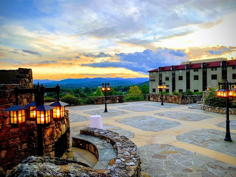 Hollywood Glamour and Celebrity Stays