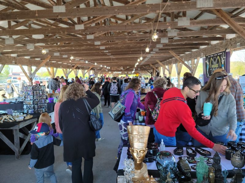 A Community of Lifelong Dealers and Collectors