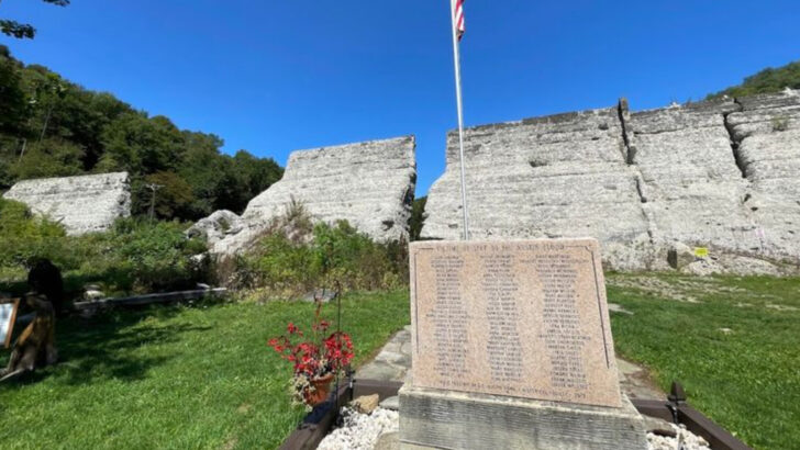 A Massive Concrete Ruin in the Pennsylvania Wilderness Marks One of the State&rsquo;s Most Tragic Disasters