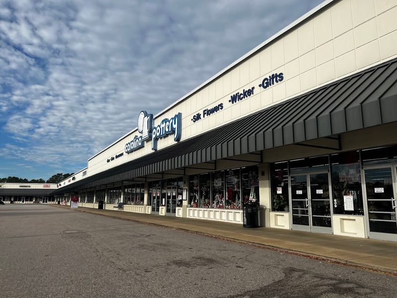 Easy-to-Navigate Open-Air Layout