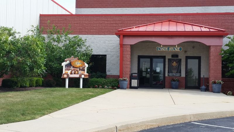 Convenient Location, Store Hours, and Online Shopping Options