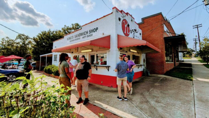 A Sandwich Shop In North Carolina Turns A Quick Lunch Into An Old-School Local Ritual