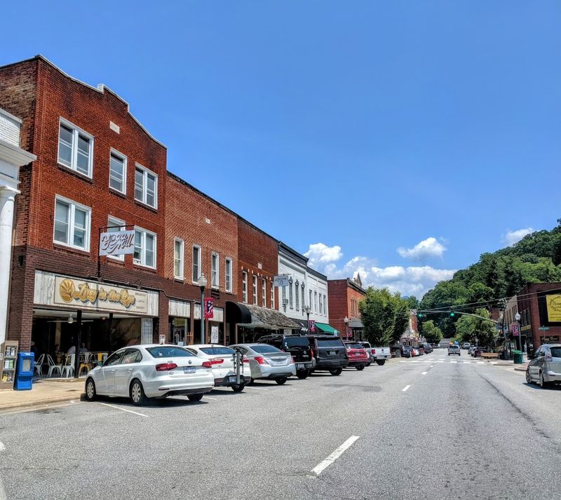 Main Street Sylva Stroll