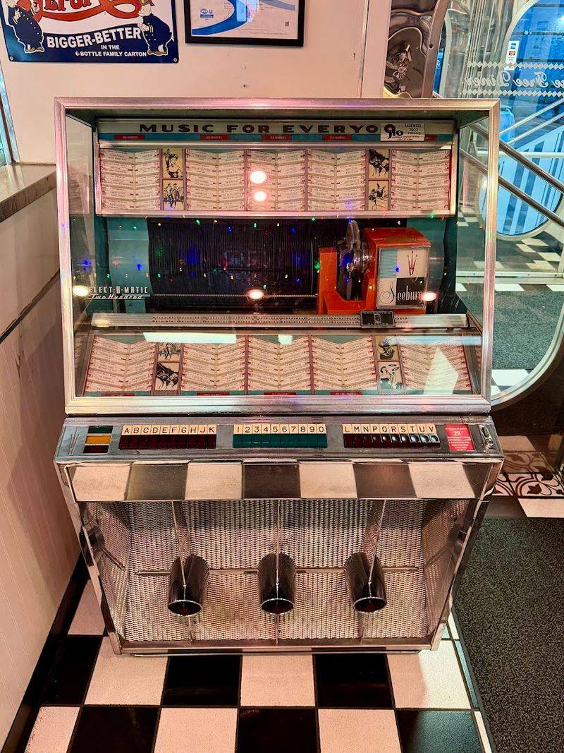 Booth Jukeboxes That Bring the Era to Life