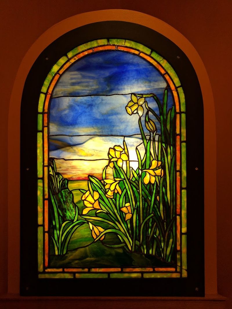 The Daffodil Terrace And Garden-Inspired Details